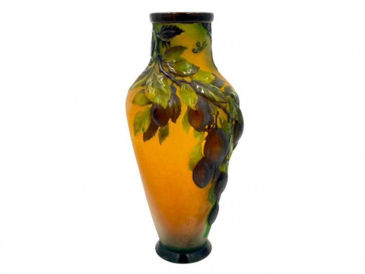 Neue Auctions' Online Art & Antiques Auction on Saturday, September 25th, Features Undiscovered Finds in Many Categories