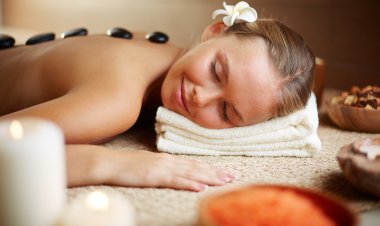 Discover the Healing Benefits of Hot Stone Massage in Scottsdale