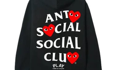 Comme des Garçons Hoodie – The Ultimate Guide to Iconic Streetwear Luxury